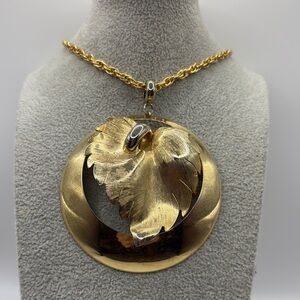 Vintage Sleek Gold Circular Textured Leaf Pendant on Rope Chain Necklace